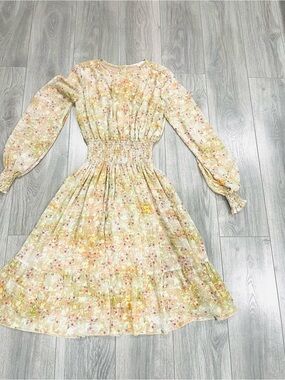 Miss LRAY Long Sleeve Floral Smocked Midi Dress - Cream Floral.